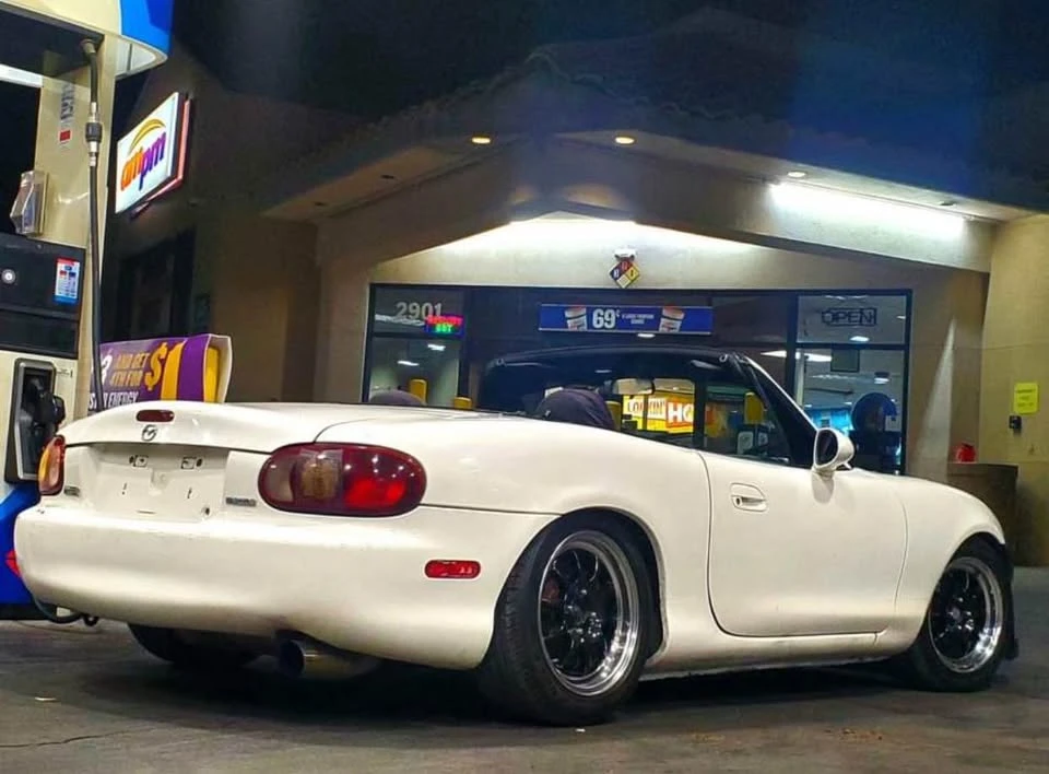 1999 Mazda NB MX-5 Miata - Image 8 of 11
