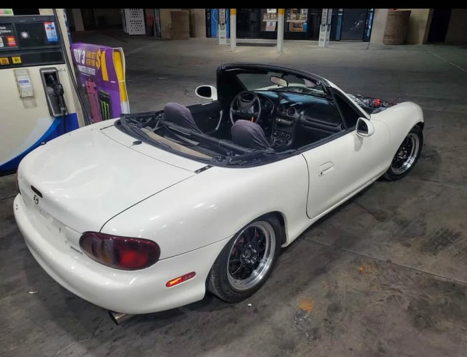 1999 Mazda NB MX-5 Miata - Image 6 of 11