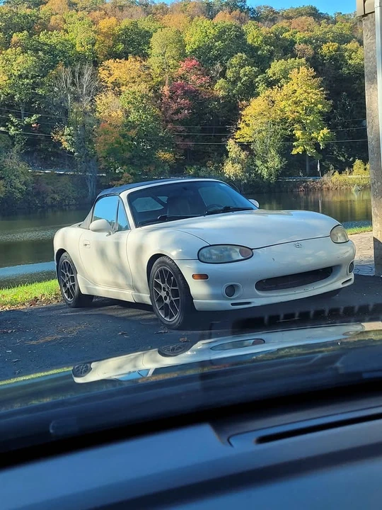 1999 Mazda NB MX-5 Miata - Image 2 of 4