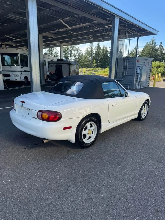 1999 Mazda NB MX-5 Miata - Image 3 of 12