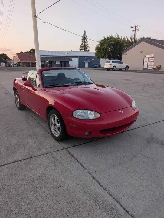 1999 Mazda NB MX-5 Miata - Image 5 of 13