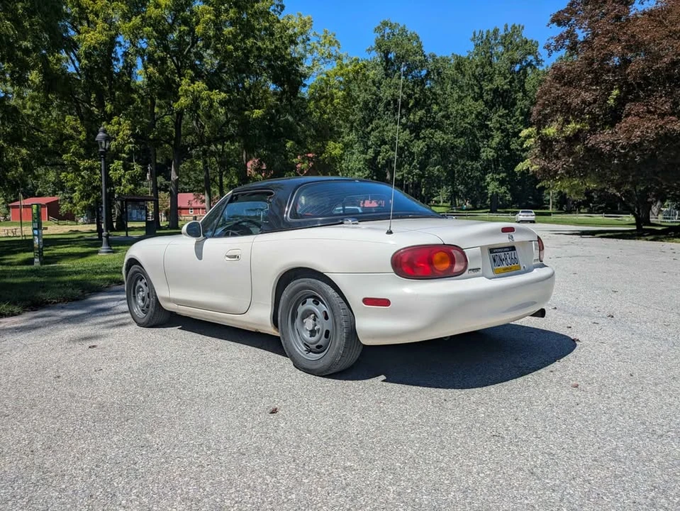 1999 Mazda NB MX-5 Miata - Image 4 of 8