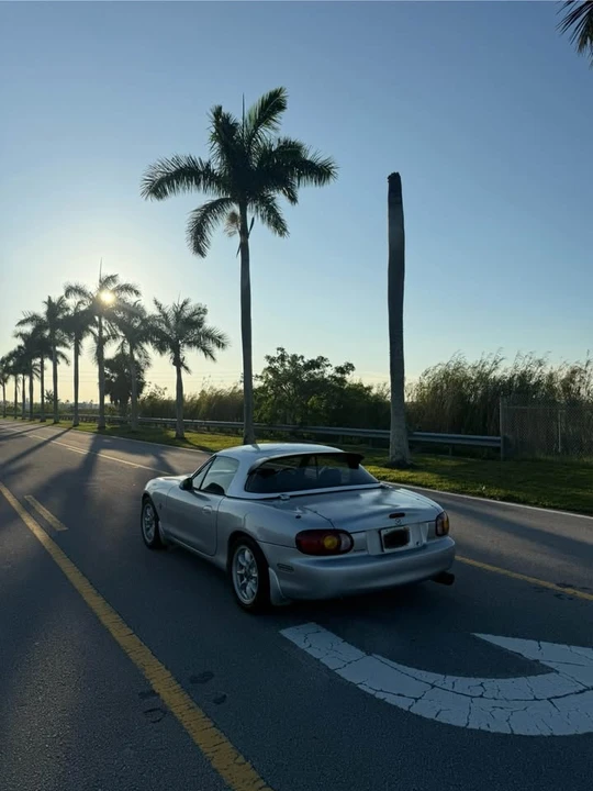 1999 Mazda NB MX-5 Miata - Image 5 of 17