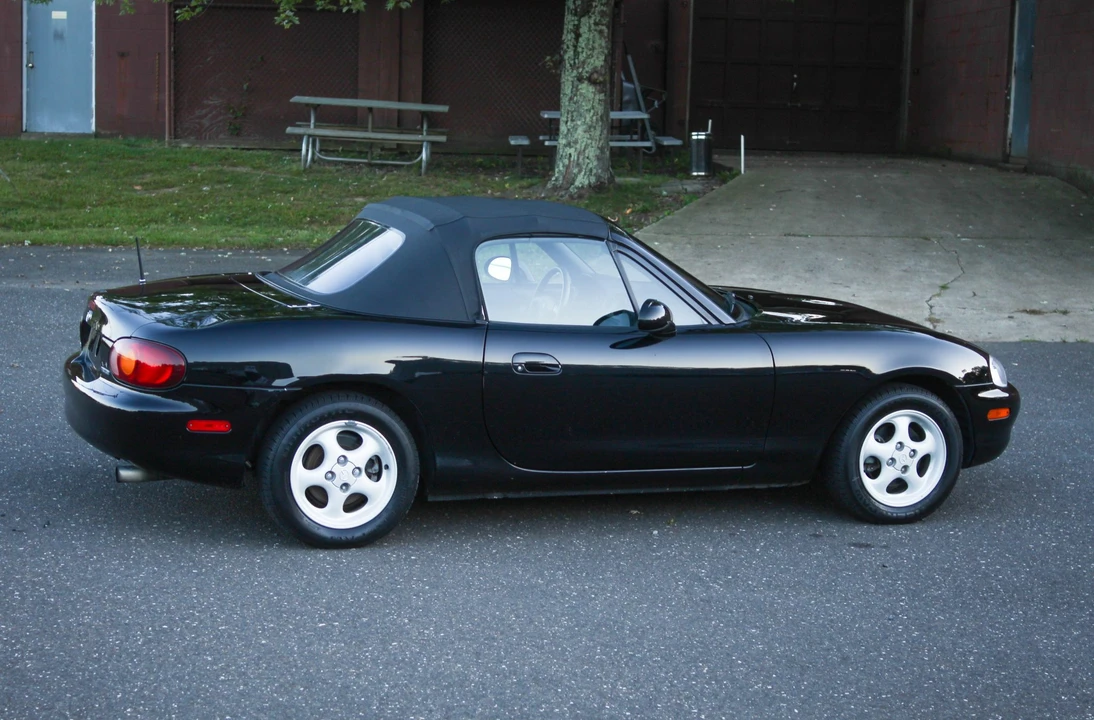 1999 Mazda NB MX-5 Miata - Image 9 of 31