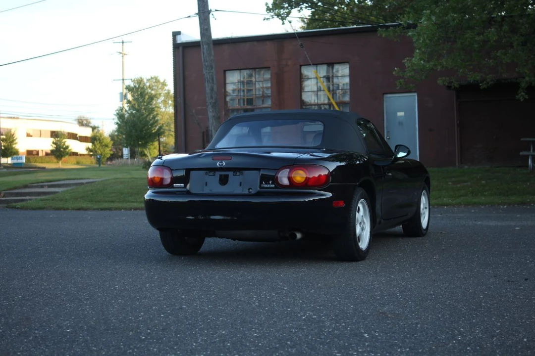 1999 Mazda NB MX-5 Miata - Image 5 of 31