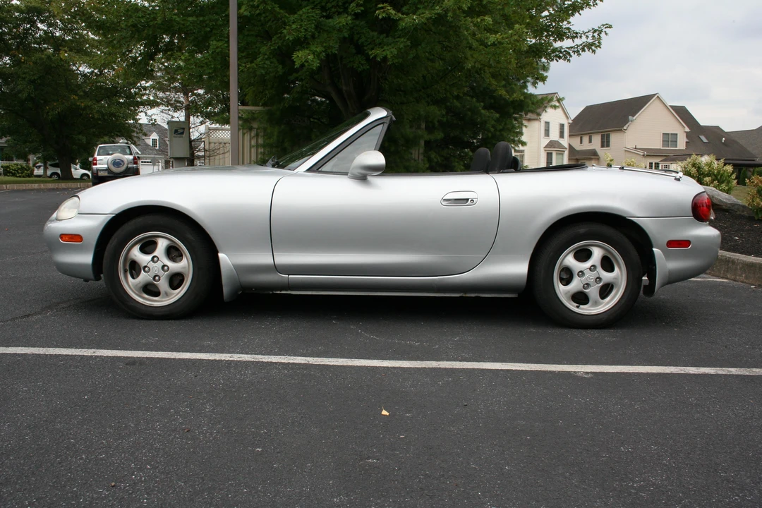 1999 Mazda NB MX-5 Miata - Image 9 of 31