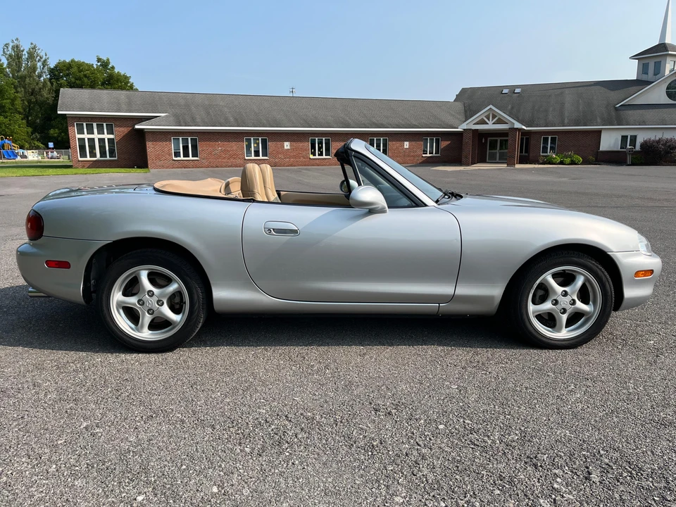 1999 Mazda NB MX-5 Miata - Image 10 of 31