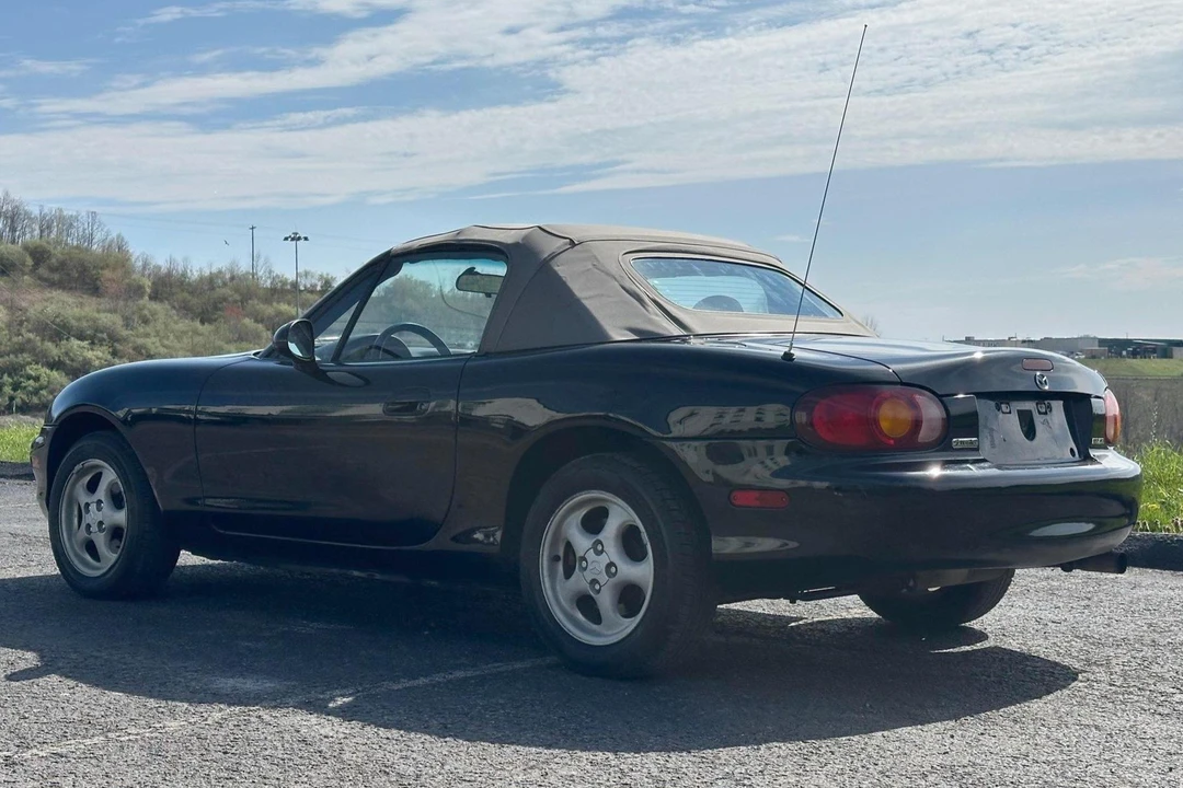 1999 Mazda NB MX-5 Miata - Image 4 of 31