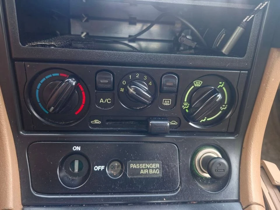 1999 Mazda NB MX-5 Miata - Image 18 of 20