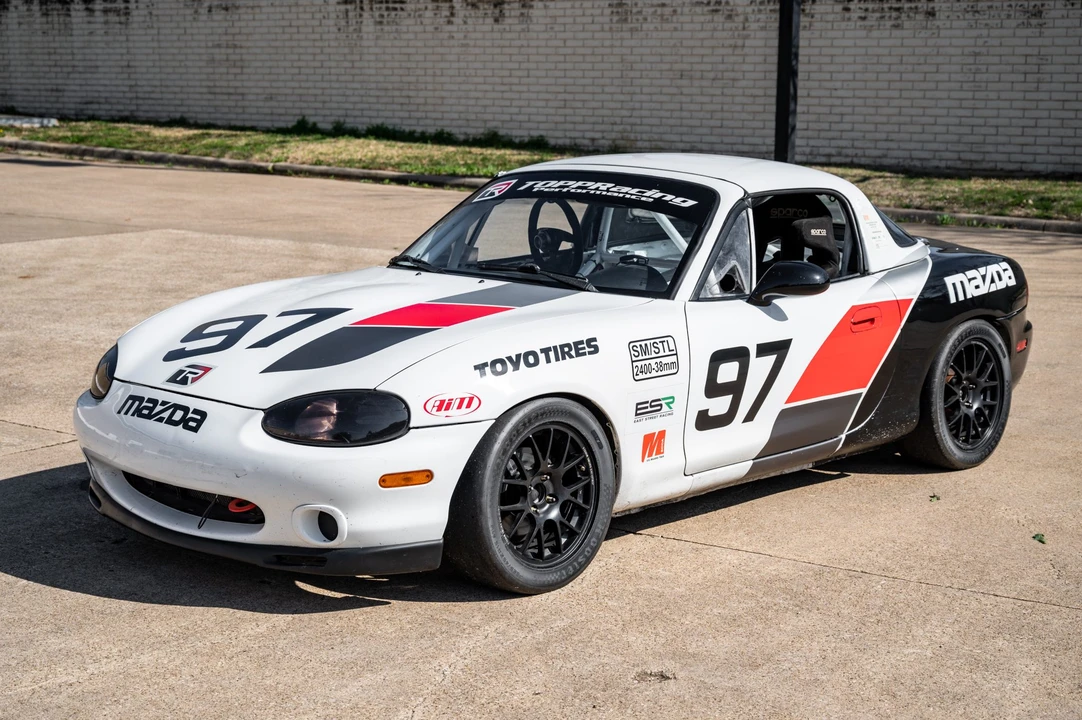 1999 Mazda NB MX-5 Miata - Image 2 of 31