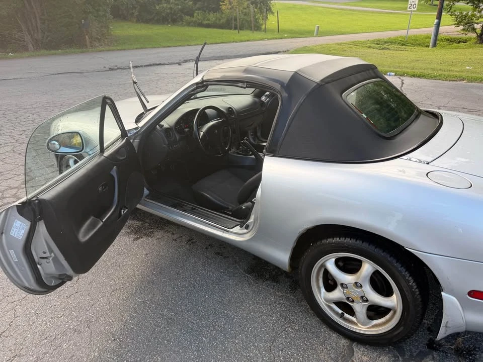 1999 Mazda NB MX-5 Miata - Image 5 of 11