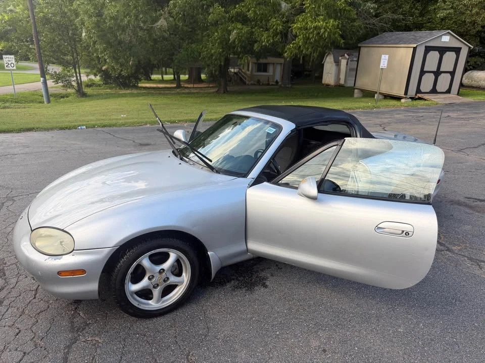 1999 Mazda NB MX-5 Miata - Image 4 of 11