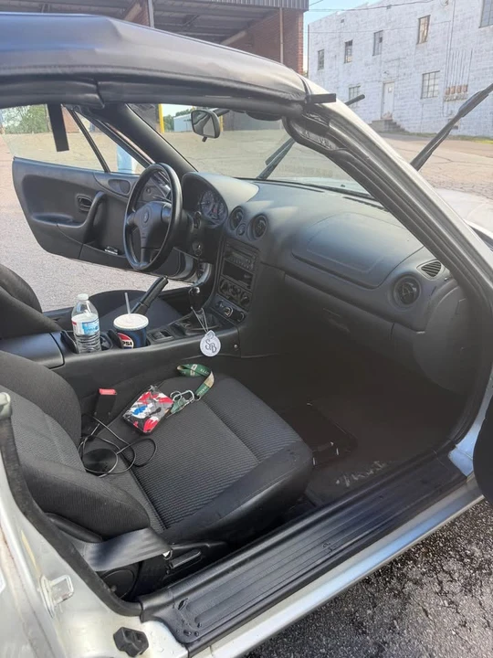 1999 Mazda NB MX-5 Miata - Image 8 of 11