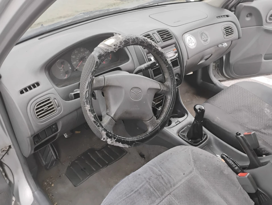 1999 Mazda Mazda 3 - Image 6 of 16