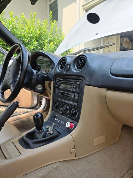 1999 Mazda NB MX-5 Miata - Image 10 of 22