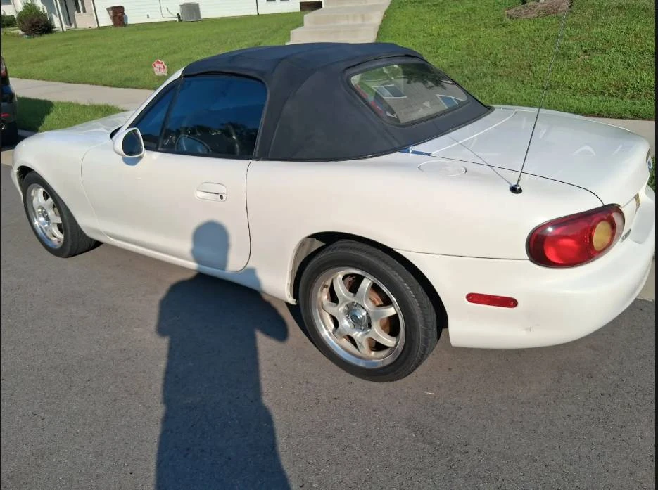 1999 Mazda NB MX-5 Miata - Image 5 of 8