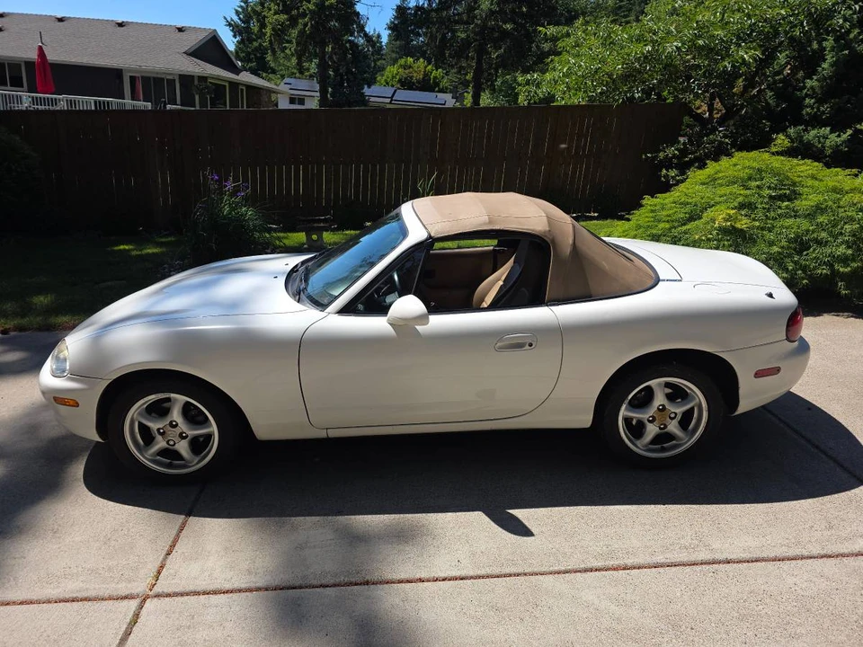 1999 Mazda NB MX-5 Miata - Image 8 of 10