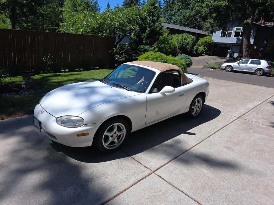 1999 Mazda NB MX-5 Miata - Image 9 of 10