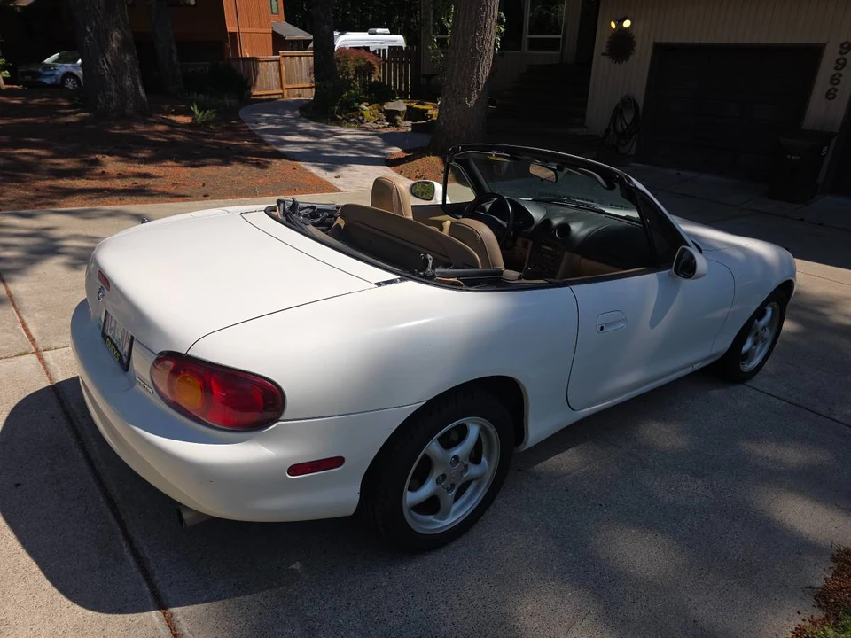 1999 Mazda NB MX-5 Miata - Image 5 of 10