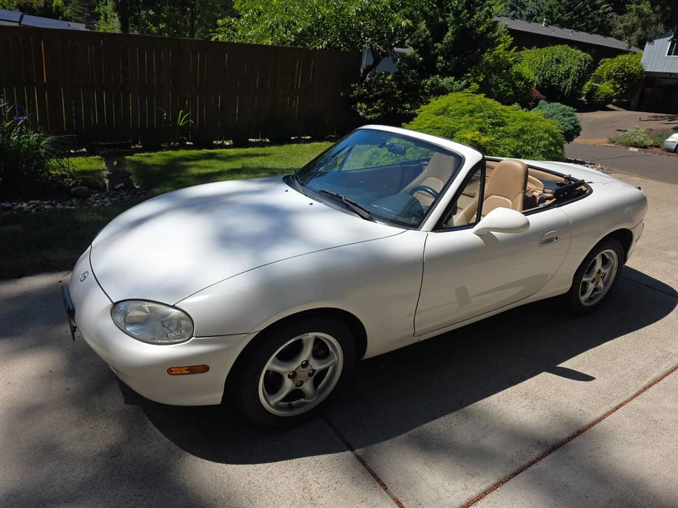 1999 Mazda NB MX-5 Miata - Image 4 of 10
