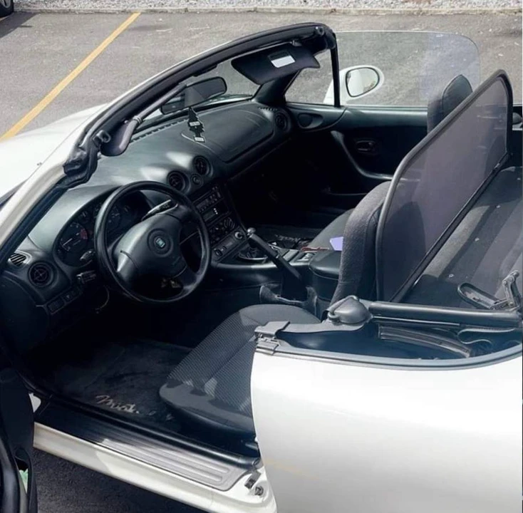 1999 Mazda NB MX-5 Miata - Image 6 of 14