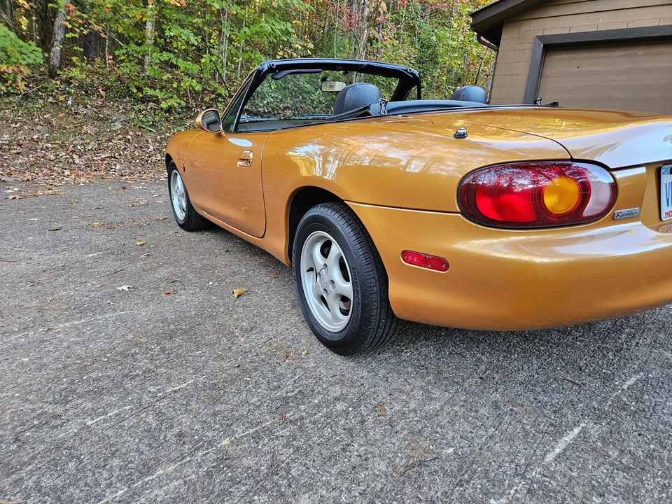 1999 Mazda NB MX-5 Miata - Image 8 of 31