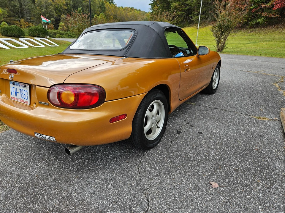 1999 Mazda NB MX-5 Miata - Image 17 of 31