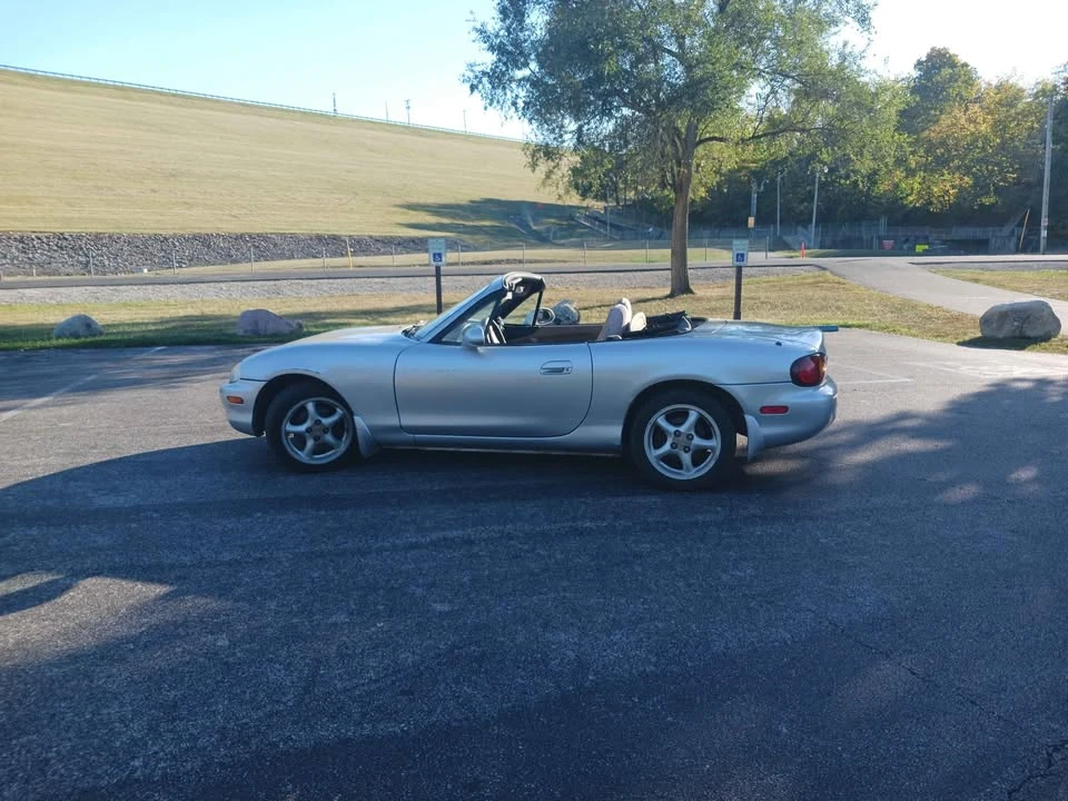 1999 Mazda NB MX-5 Miata - Image 8 of 12