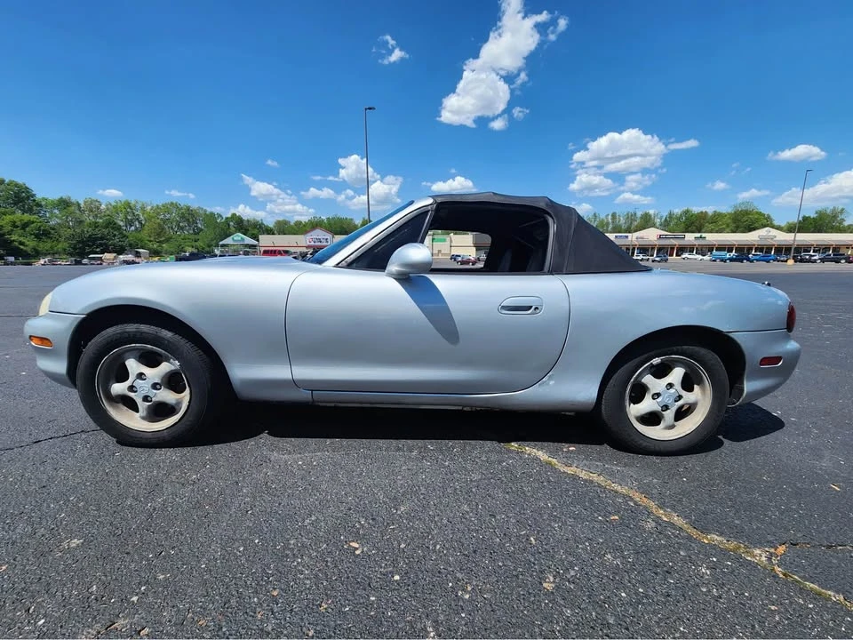 1999 Mazda NB MX-5 Miata - Image 4 of 11
