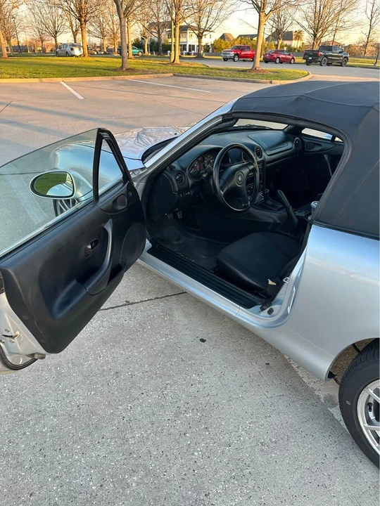 1999 Mazda NB MX-5 Miata - Image 11 of 16