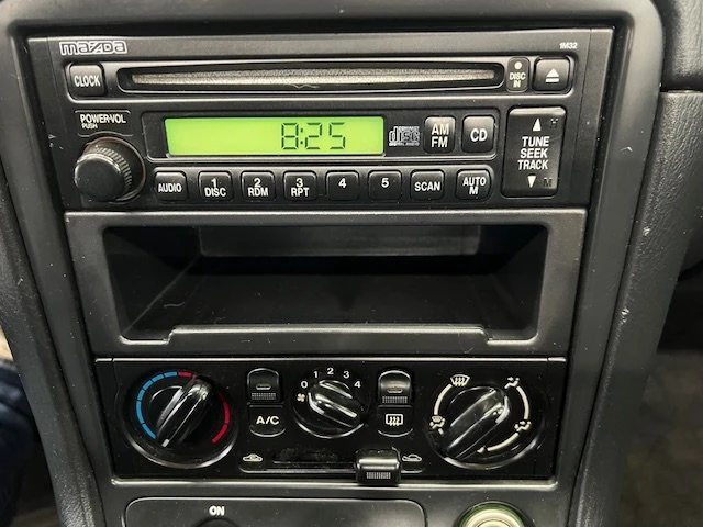 1999 Mazda NB MX-5 Miata - Image 9 of 10