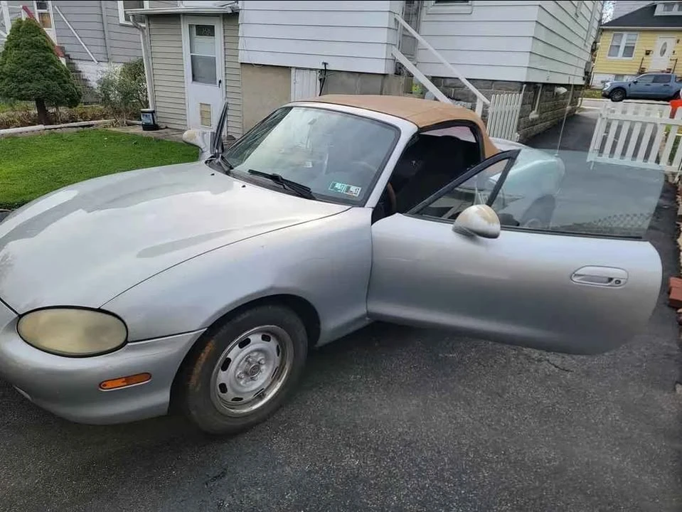 1999 Mazda NB MX-5 Miata - Image 2 of 8