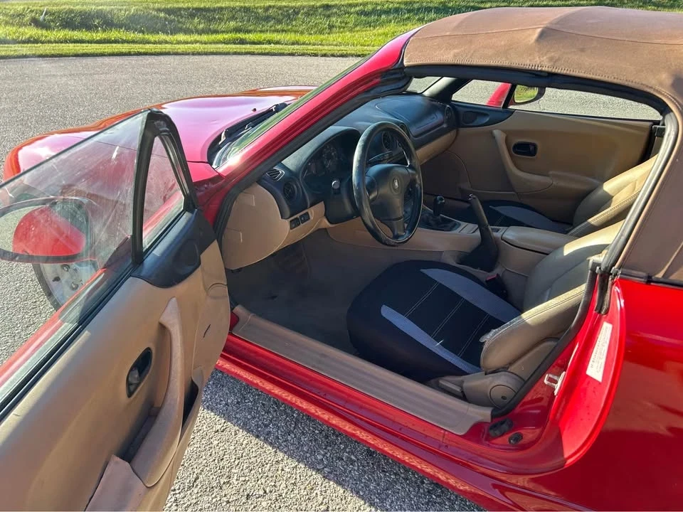 1999 Mazda NB MX-5 Miata - Image 8 of 16