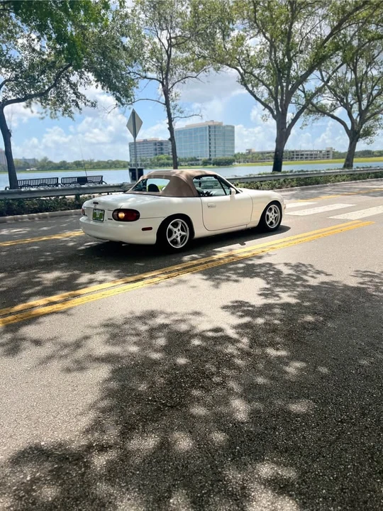 1999 Mazda NB MX-5 Miata - Image 5 of 10
