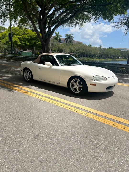 1999 Mazda NB MX-5 Miata - Image 4 of 10