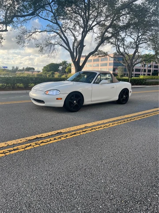 1999 Mazda NB MX-5 Miata - Image 3 of 9