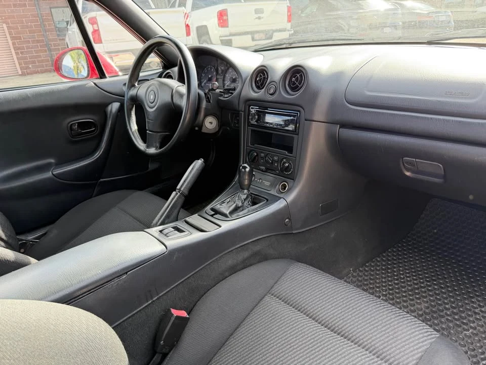 1999 Mazda NB MX-5 Miata - Image 6 of 12