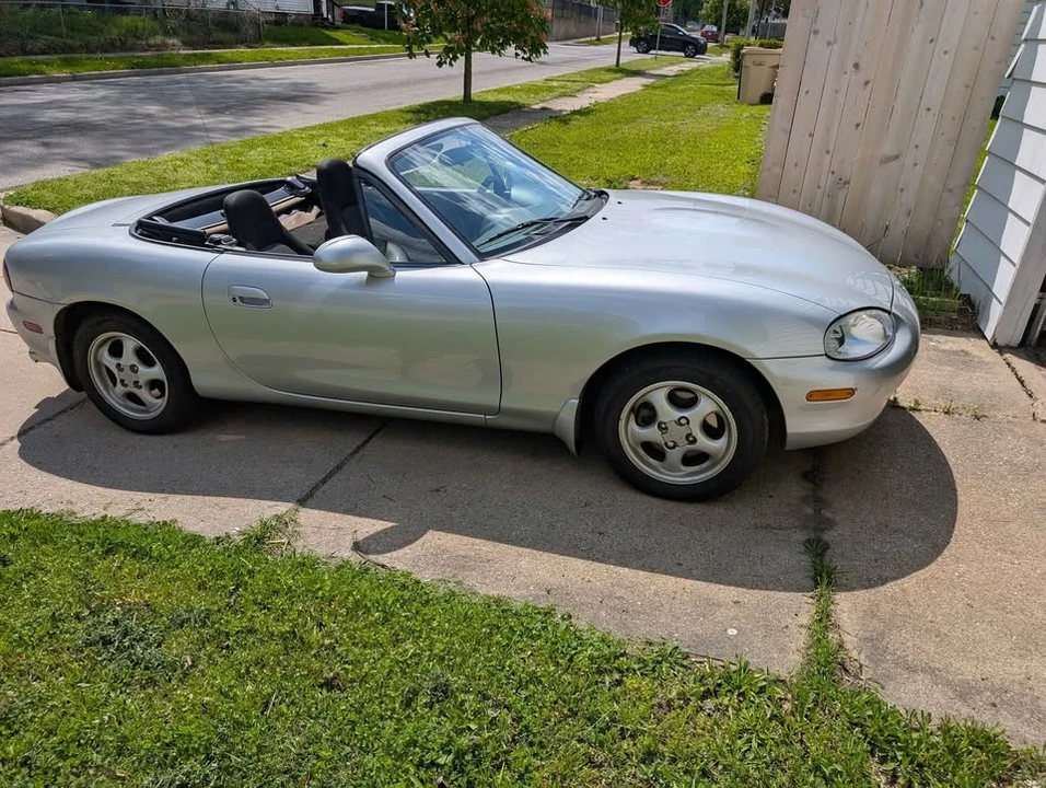 1999 Mazda NB MX-5 Miata - Image 5 of 10