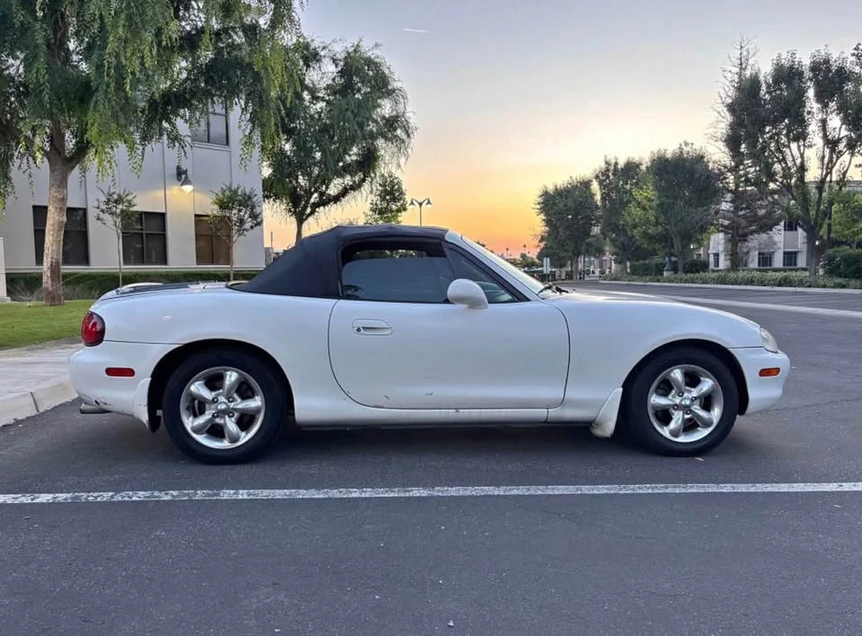 1999 Mazda NB MX-5 Miata - Image 2 of 17