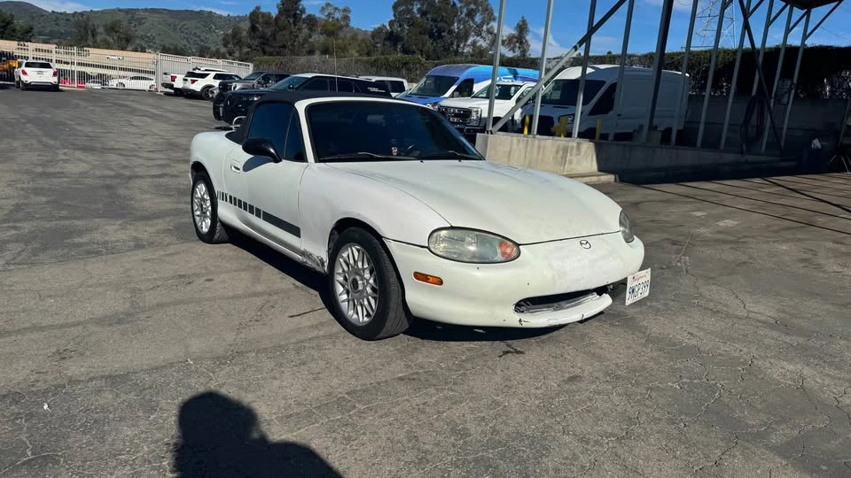 1999 Mazda NB MX-5 Miata - Image 5 of 17