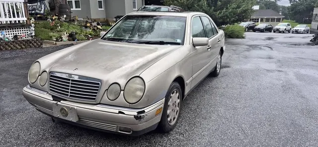 1999 Mercedes-Benz 300 D Sedan 4D