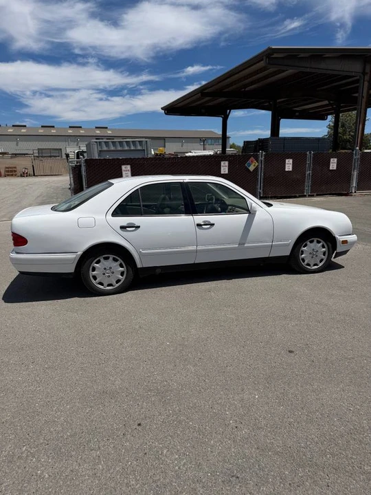 1999 Mercedes-Benz W210 E-Class - Image 4 of 9