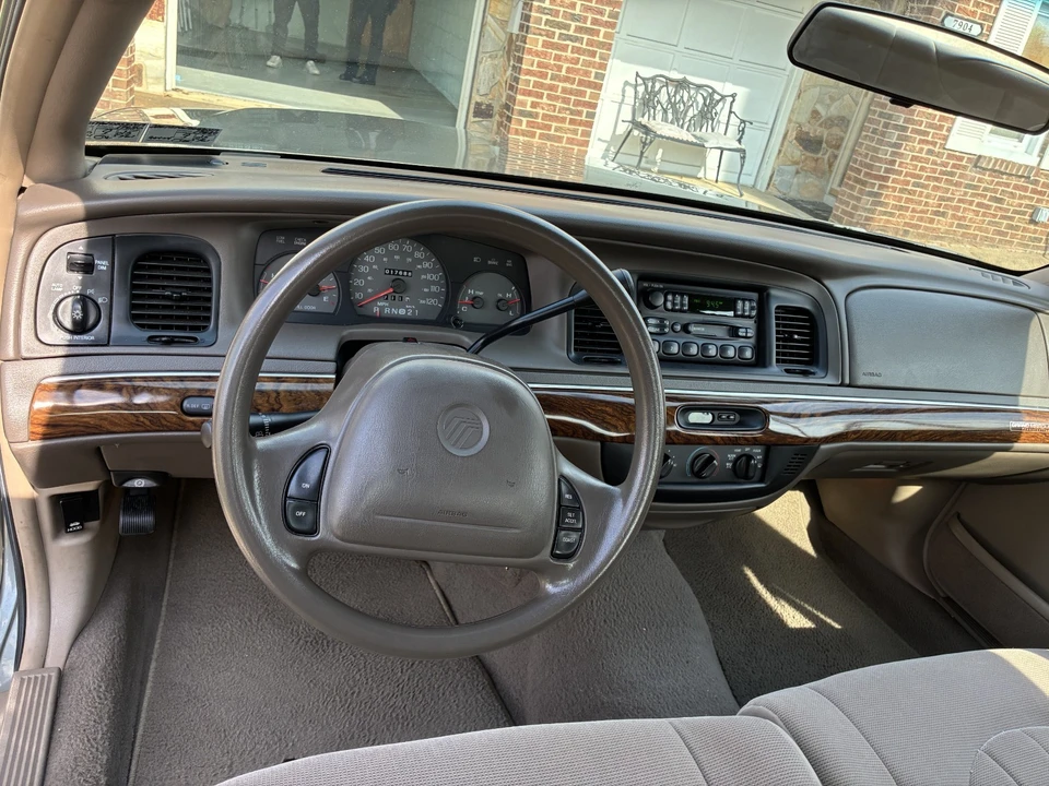 1999 Mercury Grand Marquis - Image 9 of 19
