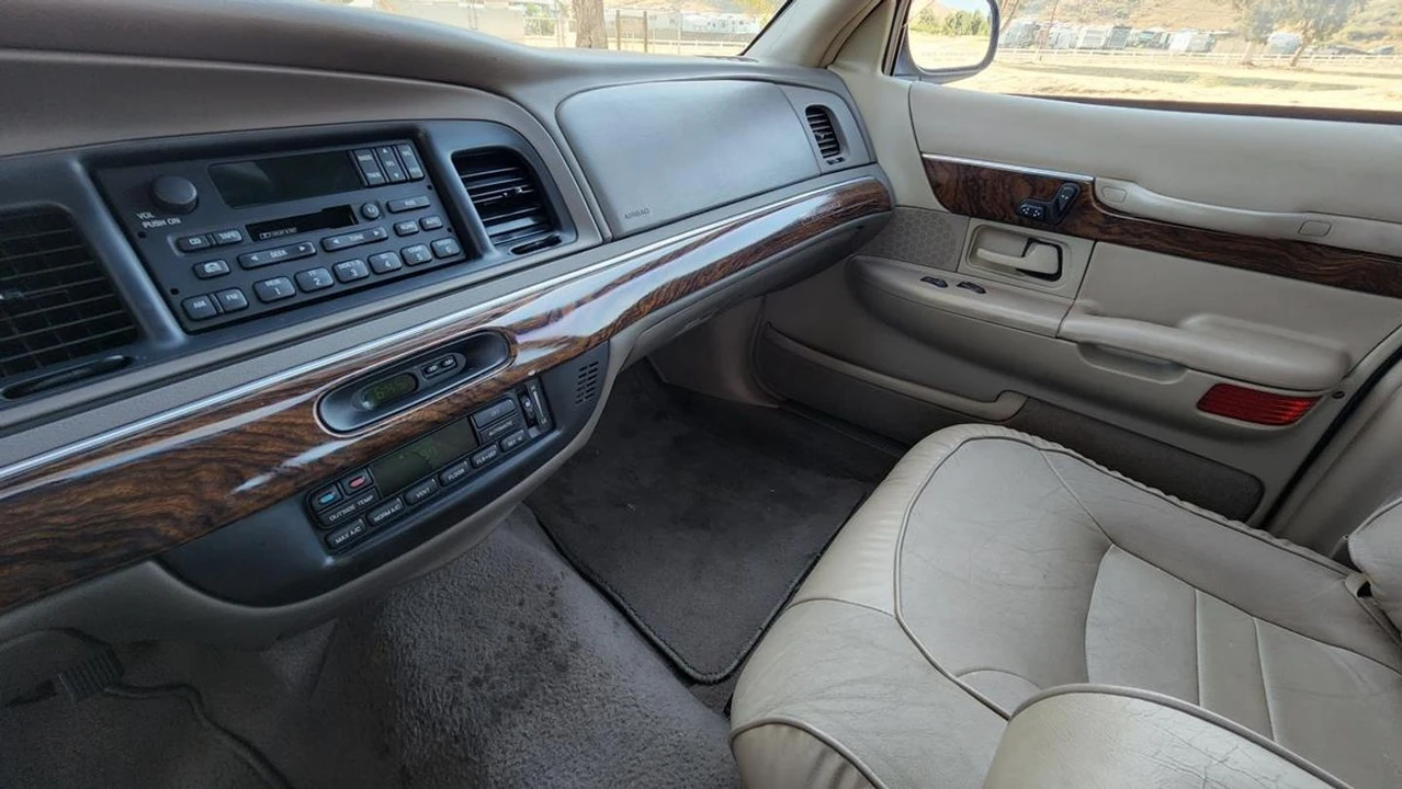 1999 Mercury Grand Marquis - Image 19 of 26