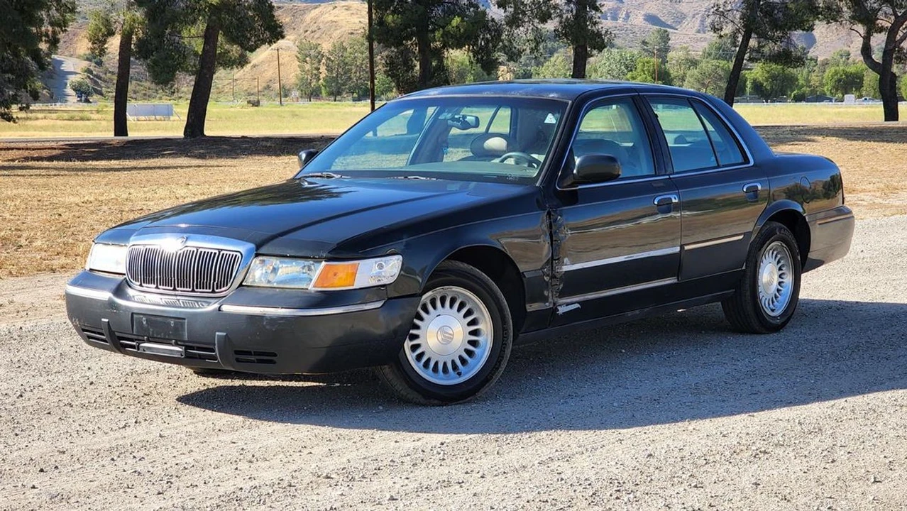1999 Mercury Grand Marquis - Image 2 of 26