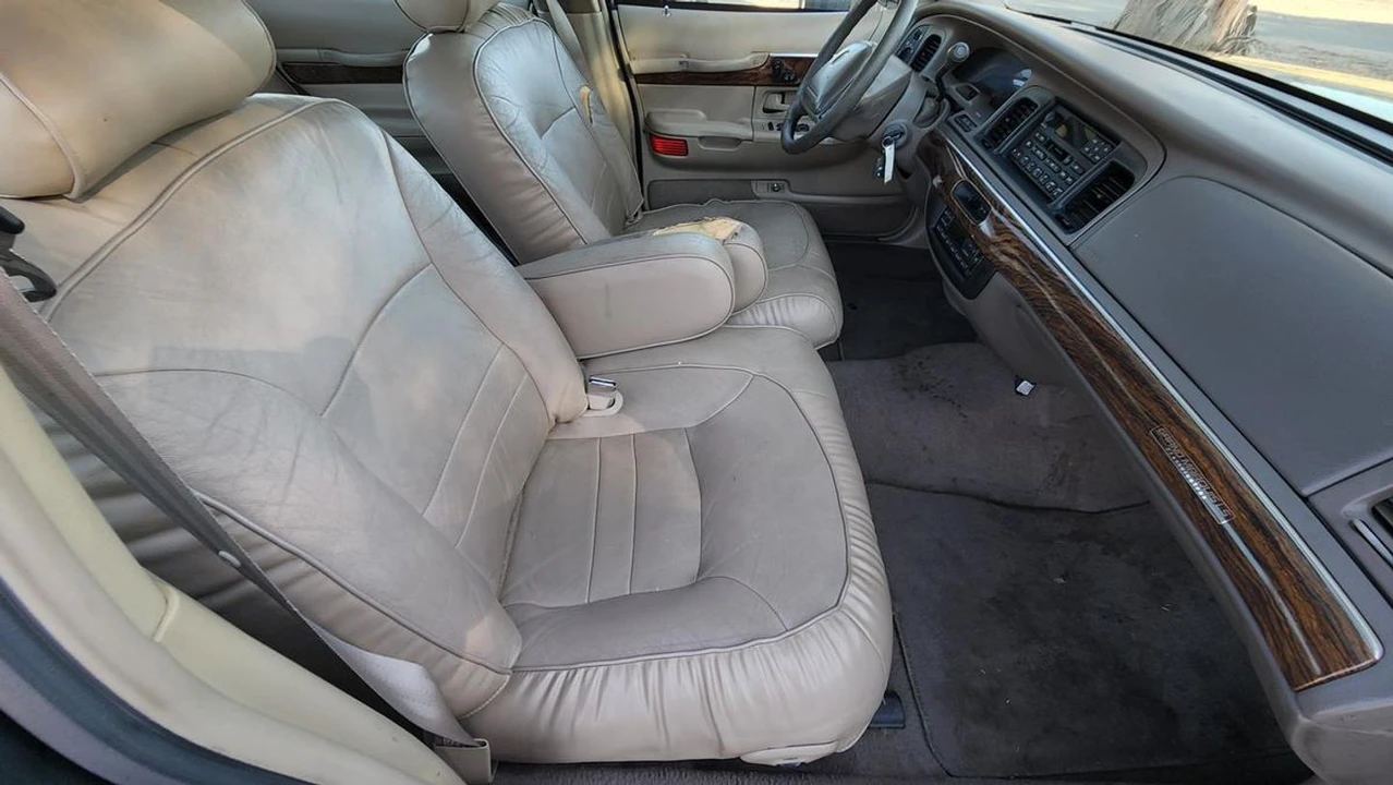 1999 Mercury Grand Marquis - Image 15 of 26