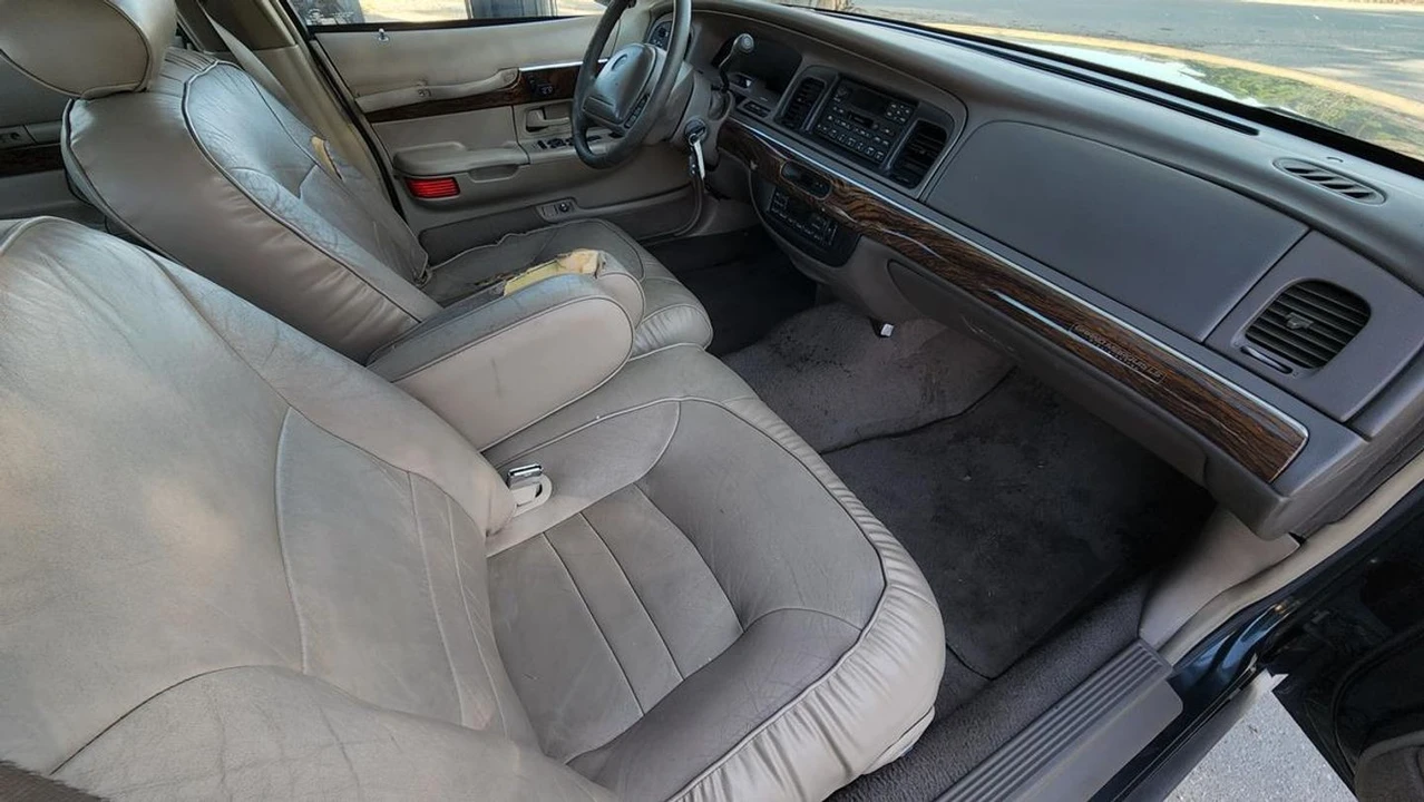 1999 Mercury Grand Marquis - Image 10 of 26
