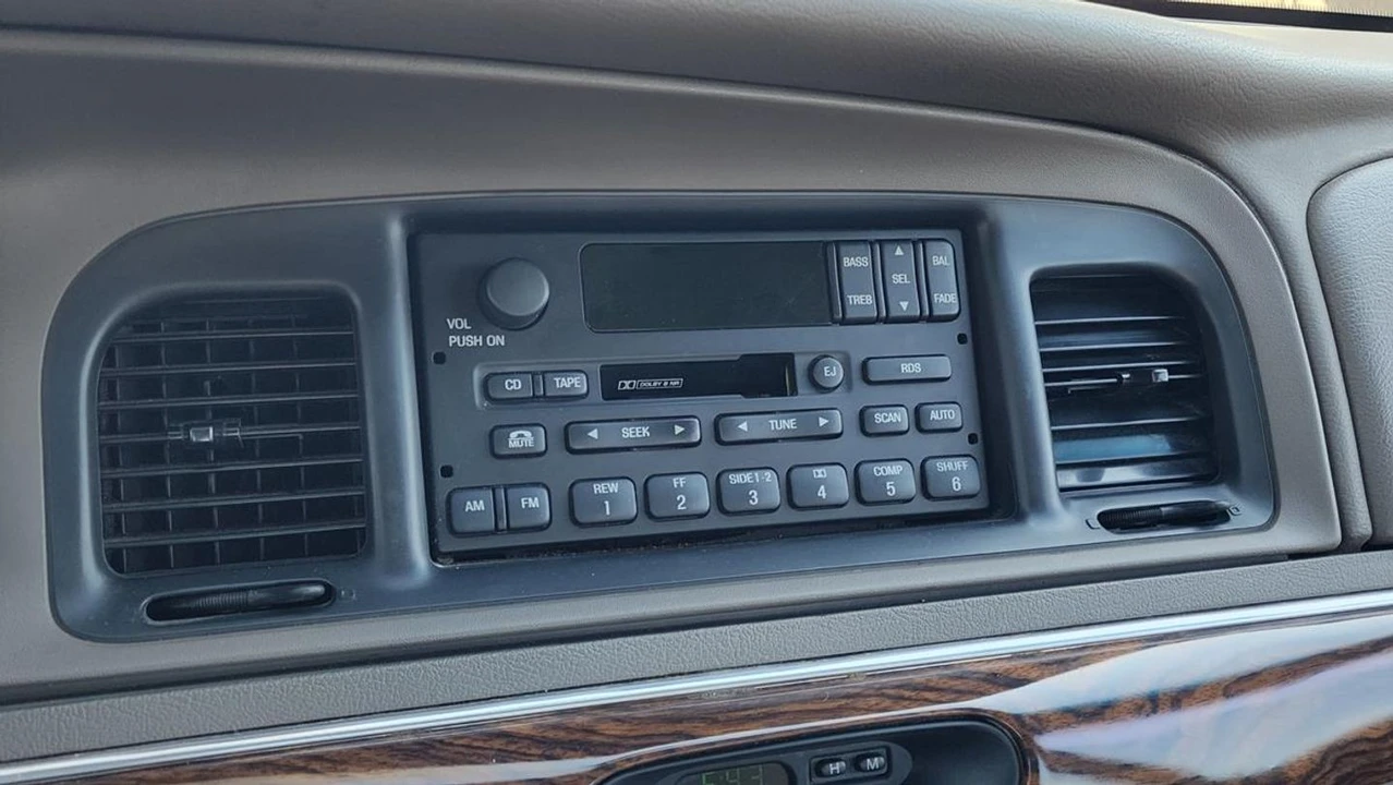 1999 Mercury Grand Marquis - Image 20 of 26