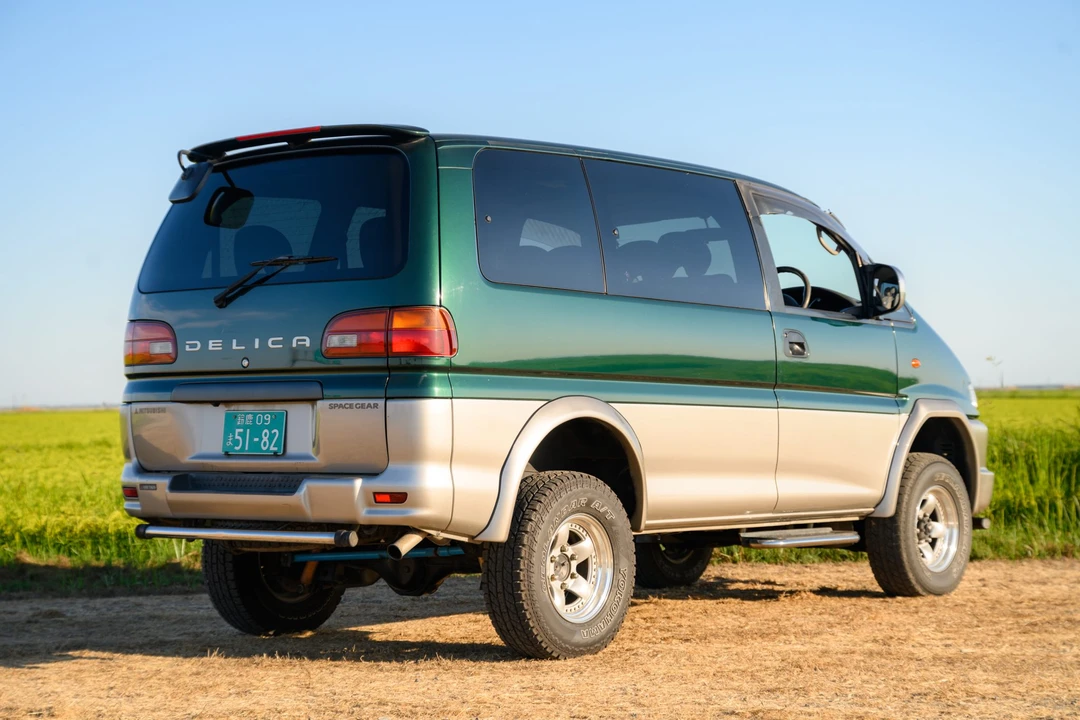 1999 Mitsubishi Delica 4th Gen - Image 12 of 31