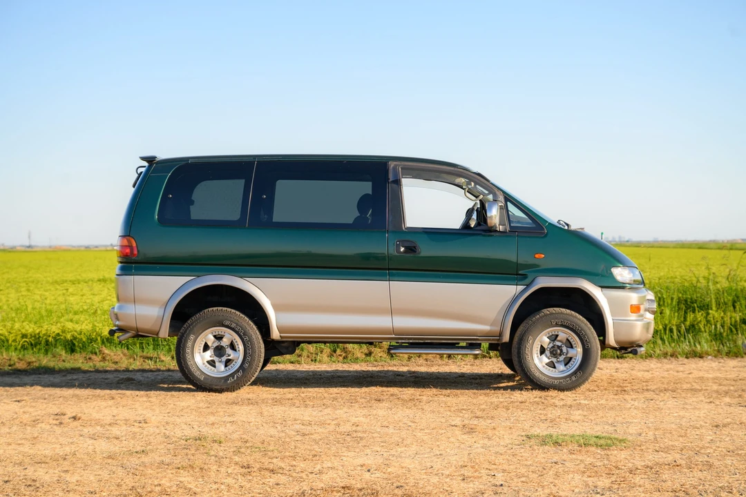 1999 Mitsubishi Delica 4th Gen - Image 11 of 31
